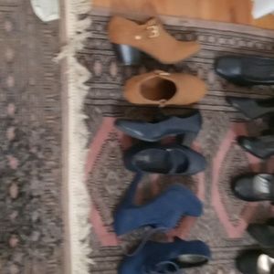 Ladies shoes one brown  boots 7m blue high heel is Finished brown is American ea
